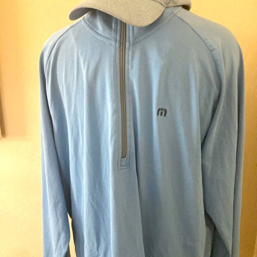 Travis Mathew hat and 1/4 zip combo that makes a great holiday gift - XL